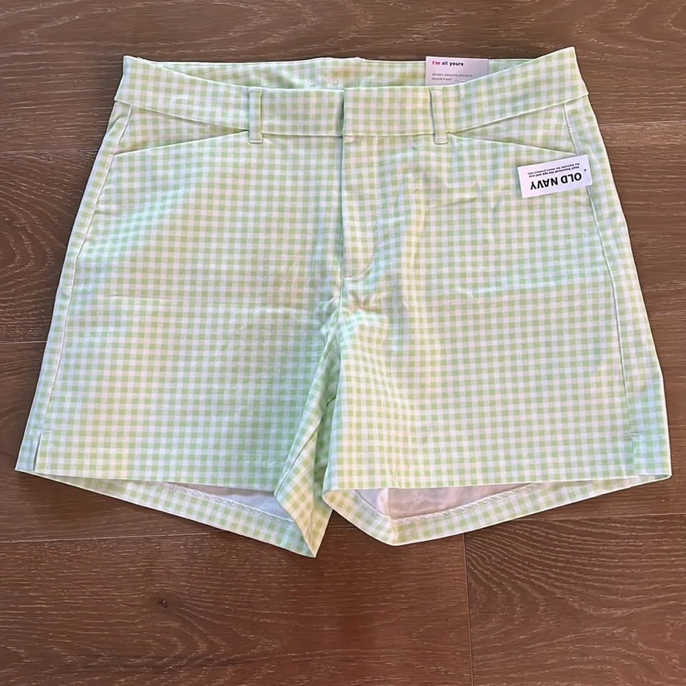 NWT OLD NAVY High-Waisted Pixie Trouser Shorts Green Gingham 5” inseam size 12